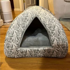 Cat or small dog bed